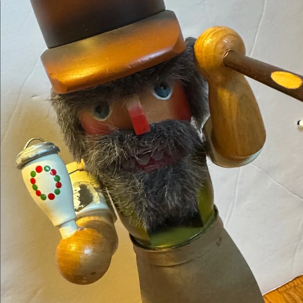 Holzkunst Christian Ulbricht German Smoking Woodsman Nutcracker